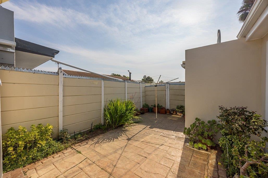 2 Bedroom Property for Sale in Bothasig Western Cape